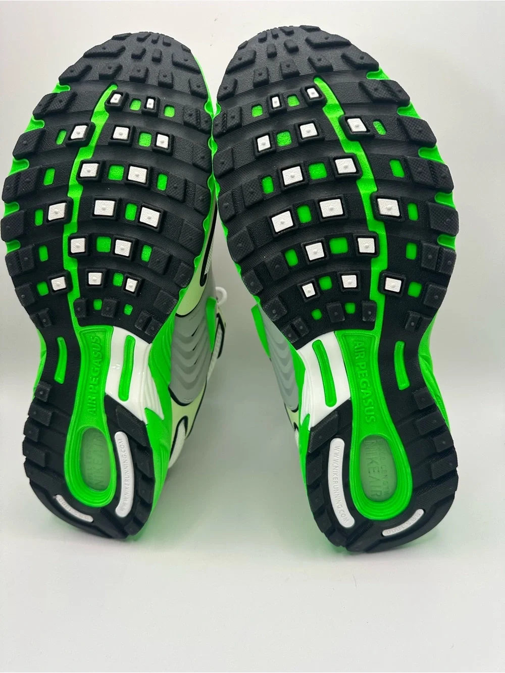 Nike Air Pegasus Wave White Green Strike Black IB0612-103 Men’s Size 10